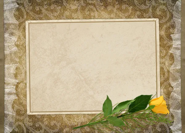 Карточка на праздник с желтой розой — стоковое фото