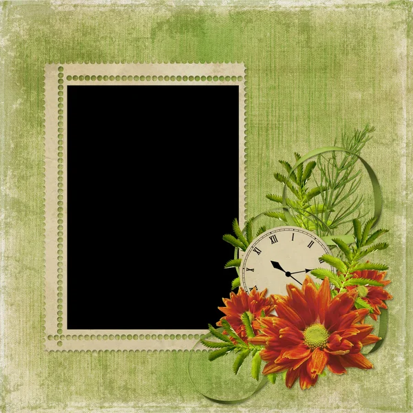 用鲜花和时钟的白色框架 — 图库照片