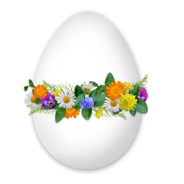 Uovo decorato di Pasqua con fiori — Foto Stock