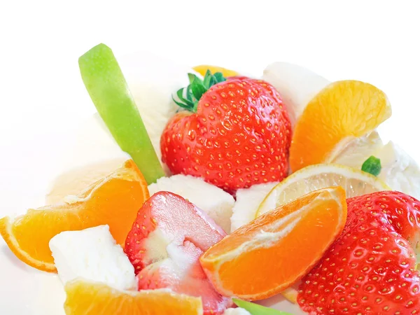 Strawberry, tangerine, appel in ijs crea — Stockfoto