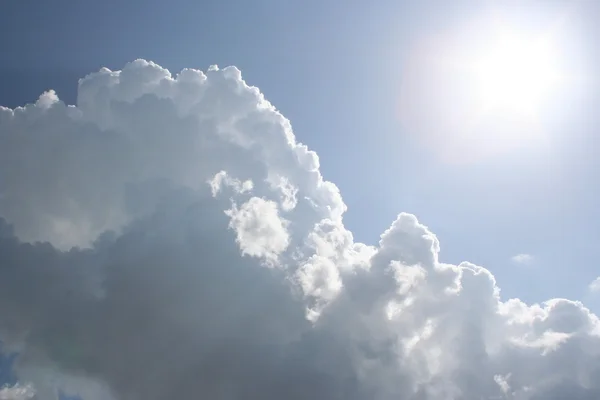 Nubes y el sol — Foto de Stock