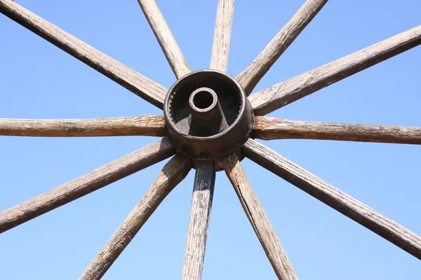 古い荷馬車の車輪 — ストック写真