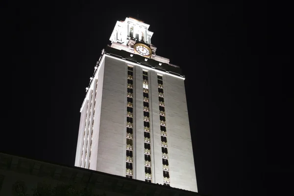 Universidad de Texas Reloj Torre en la noche — Foto de Stock