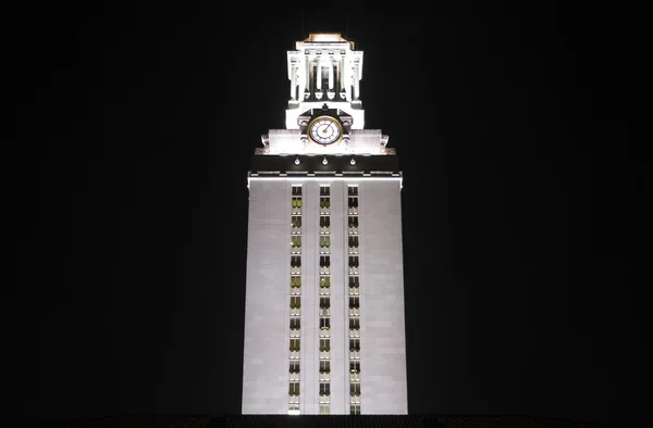 Universidad de Texas Reloj Torre en la noche — Foto de Stock