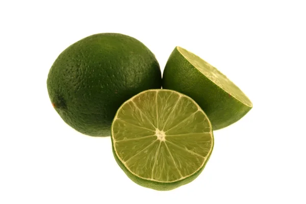 Limão isolado e fatias — Fotografia de Stock