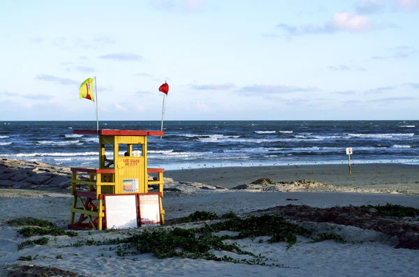 Lifeguard station of staan op het strand — Stockfoto