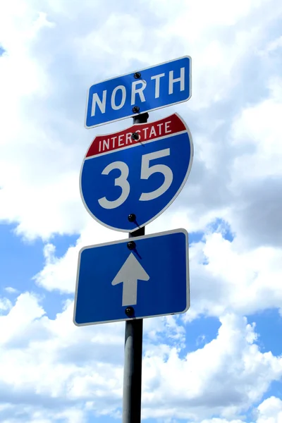 Auto-estrada 35 sinal de estrada — Fotografia de Stock