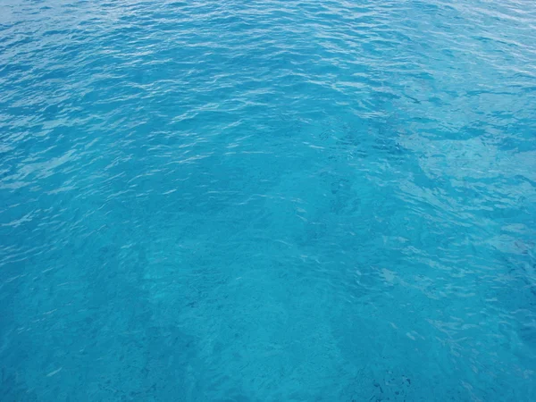 Acqua limpida blu oceano Foto Stock