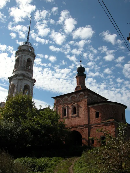 Zvonici a kostel. — Stock fotografie