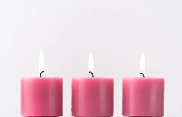 3 つのピンクの蝋燭 — ストック写真