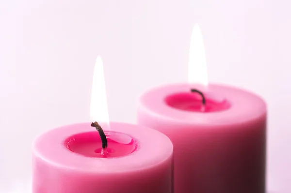 Dwie różowe świece — Zdjęcie stockowe
