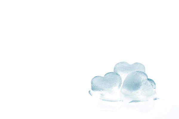 Drei schmelzende Eisherzen — Stockfoto