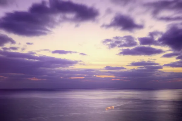 Crépuscule violet mer — Photo