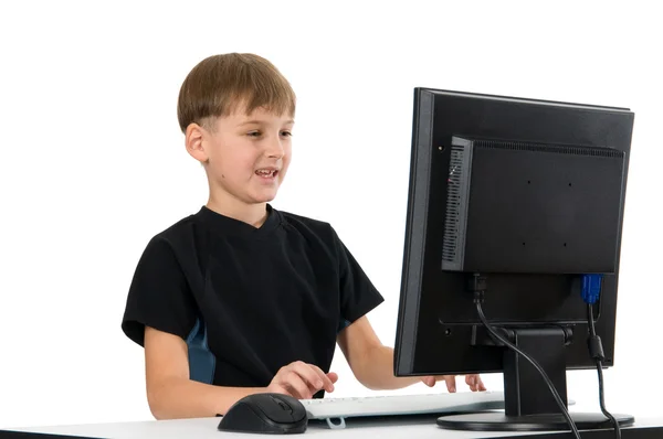 Niño en su ordenador —  Fotos de Stock