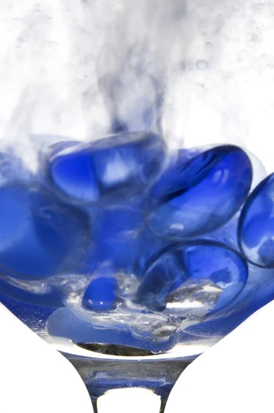 Blå sten på glas — Stockfoto