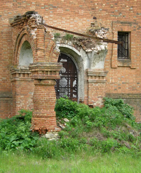 El antiguo edificio destruido . —  Fotos de Stock