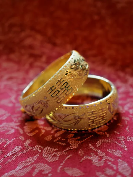 Traditionelle chinesische Hochzeitsarmbänder Stockbild