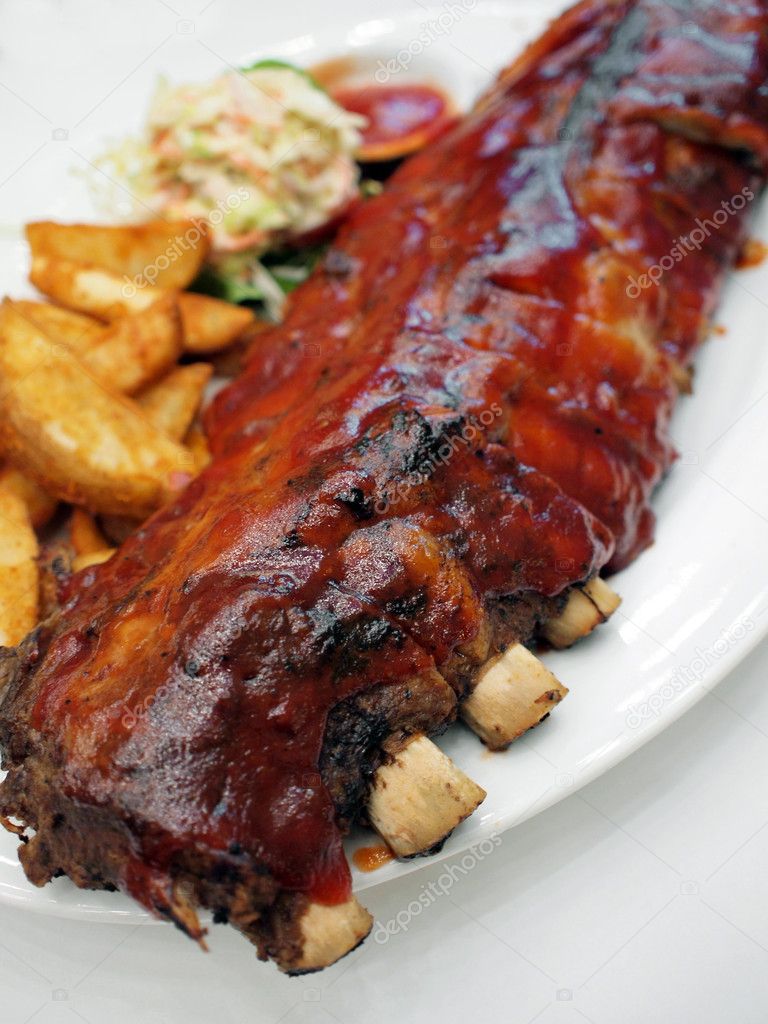 Ribs served with potato wedges