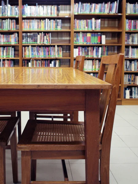 Un angolo nella biblioteca scolastica — Foto Stock