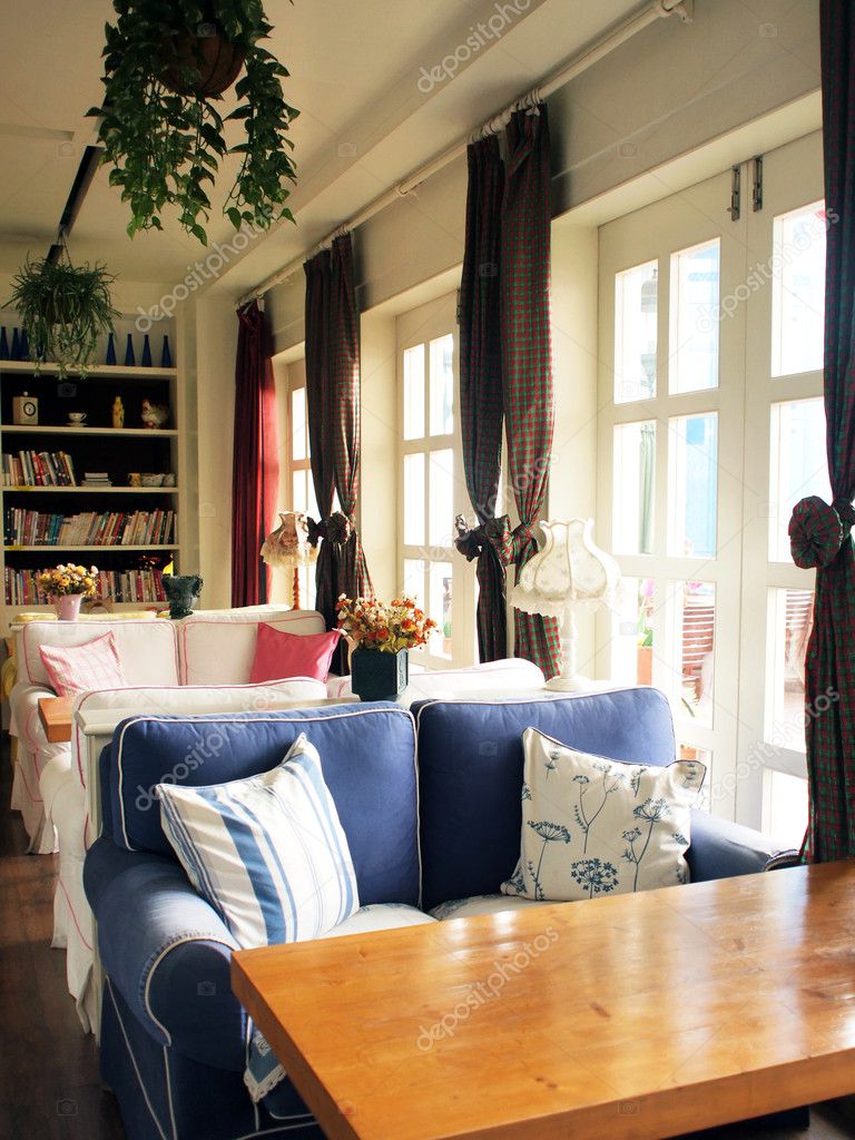 Café in Engelse stijl interieur — Stockfoto © ivylingpy #2463474 Café in Engelse stijl interieur — Stockfoto © ivylingpy #2463474
