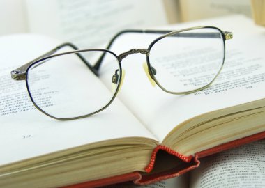Kitaplar ve o gözlükleri