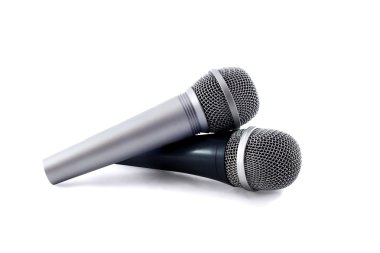 iki gümüş mikrofon