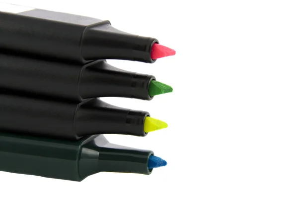 Quatro marcadores de texto iluminador colorido — Fotografia de Stock