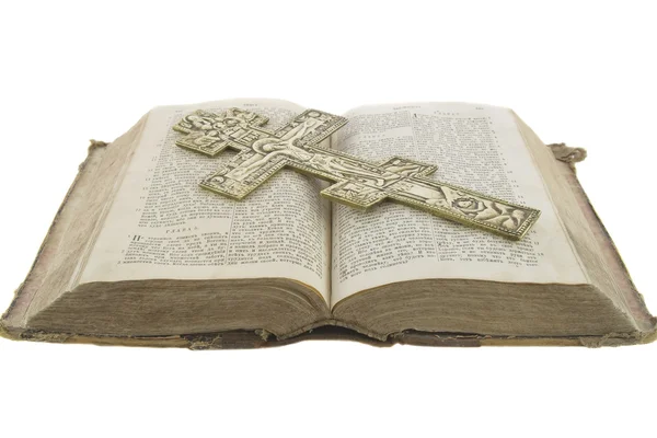 Очень старая винтажная открытая библия — стоковое фото