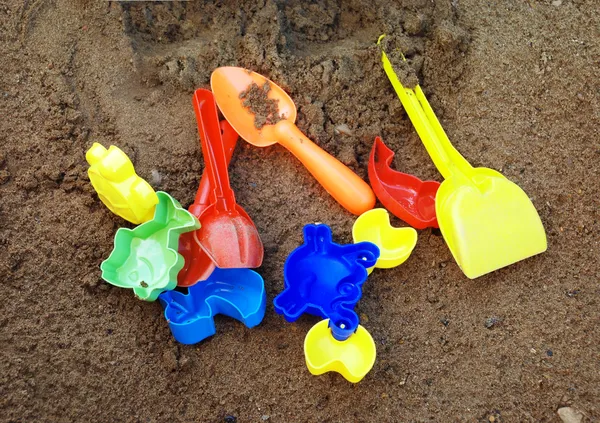 Іграшки в пісочниці — стокове фото
