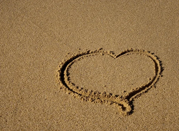Desenhado no coração de areia - a praia — Fotografia de Stock