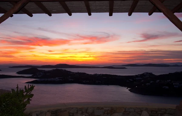 Vue du coucher du soleil sur l'île — Photo
