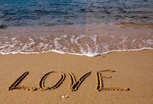 Miłość - napis na piasku — Zdjęcie stockowe
