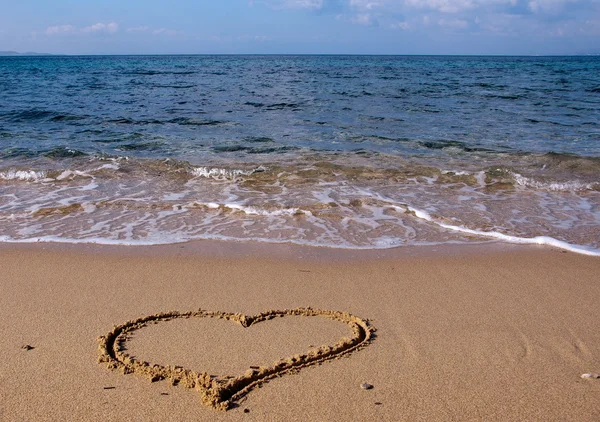 Drawn in the sand heart — Stock Photo, Image