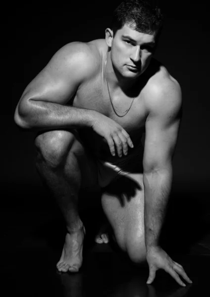 Modelo masculino muscular — Foto de Stock