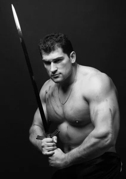 Modelo com uma espada — Fotografia de Stock