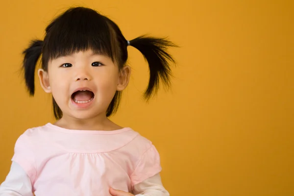 Criança pequena feliz — Fotografia de Stock