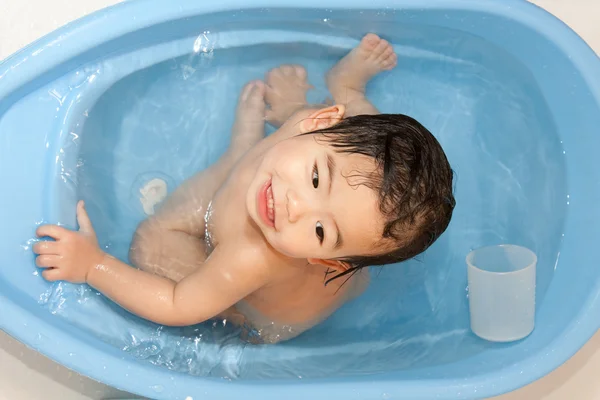 Banho de bebê — Fotografia de Stock