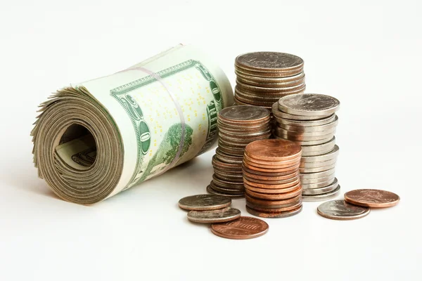 Para banknot ve madeni paraların yığını — Stok fotoğraf