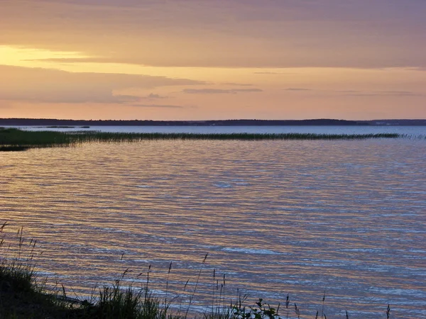 Захід сонця в озері . — стокове фото