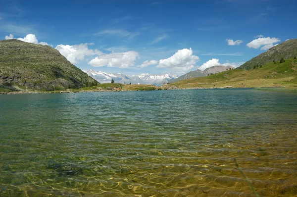 Alpesi tó táj — Stock Fotó