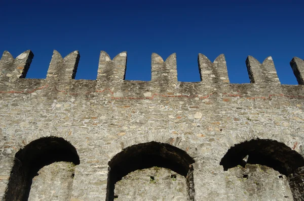 Castello medievale merlatura — Foto Stock