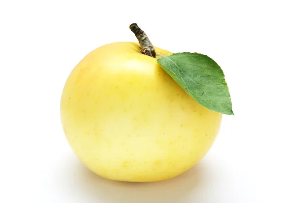 Jabłko z liść na białym tle — Zdjęcie stockowe