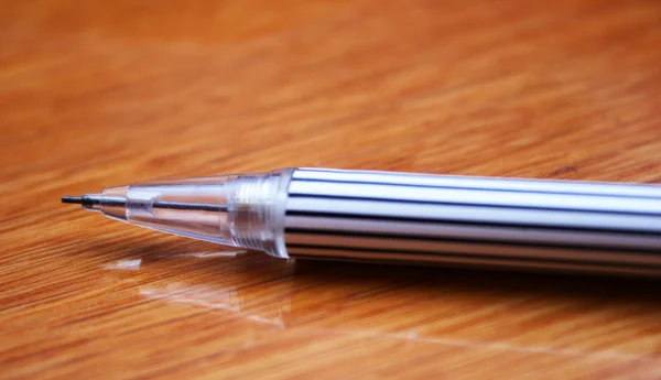 Bleistift auf dem polierten Tisch — Stockfoto