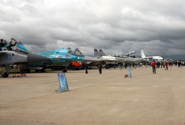 Aviones militares en una exposición — Foto de Stock