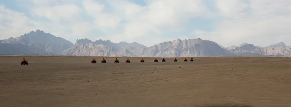 ATV na pustyni — Zdjęcie stockowe