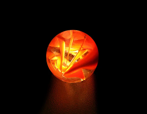 Esfera de vidro vermelho — Fotografia de Stock