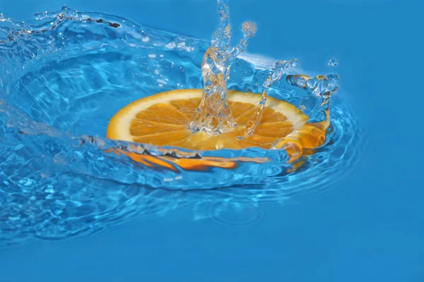 Πορτοκαλί στο νερό — Φωτογραφία Αρχείου