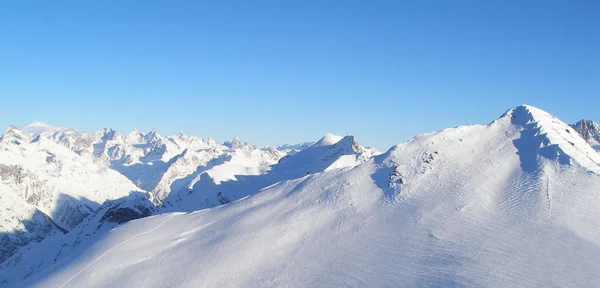 Montaż narty ośrodek piękny — Zdjęcie stockowe