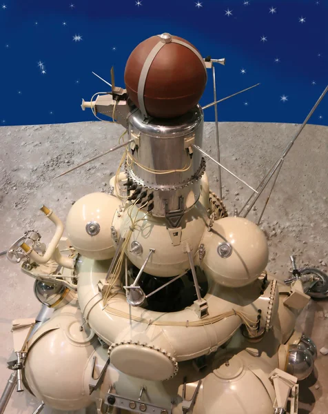在月球表面的空间飞行器 — 图库照片