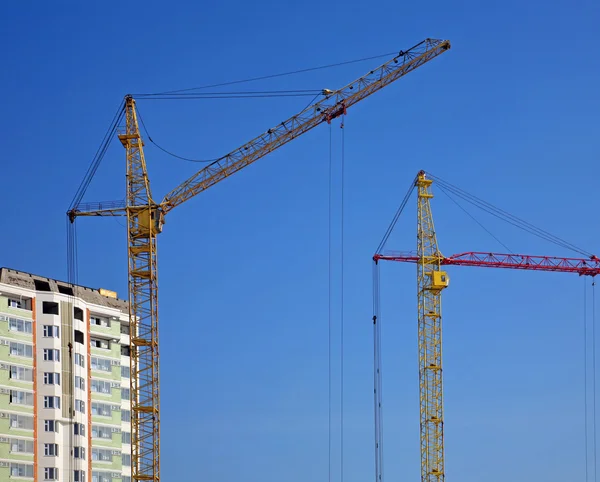 Cranes and building construction — Stock Photo, Image